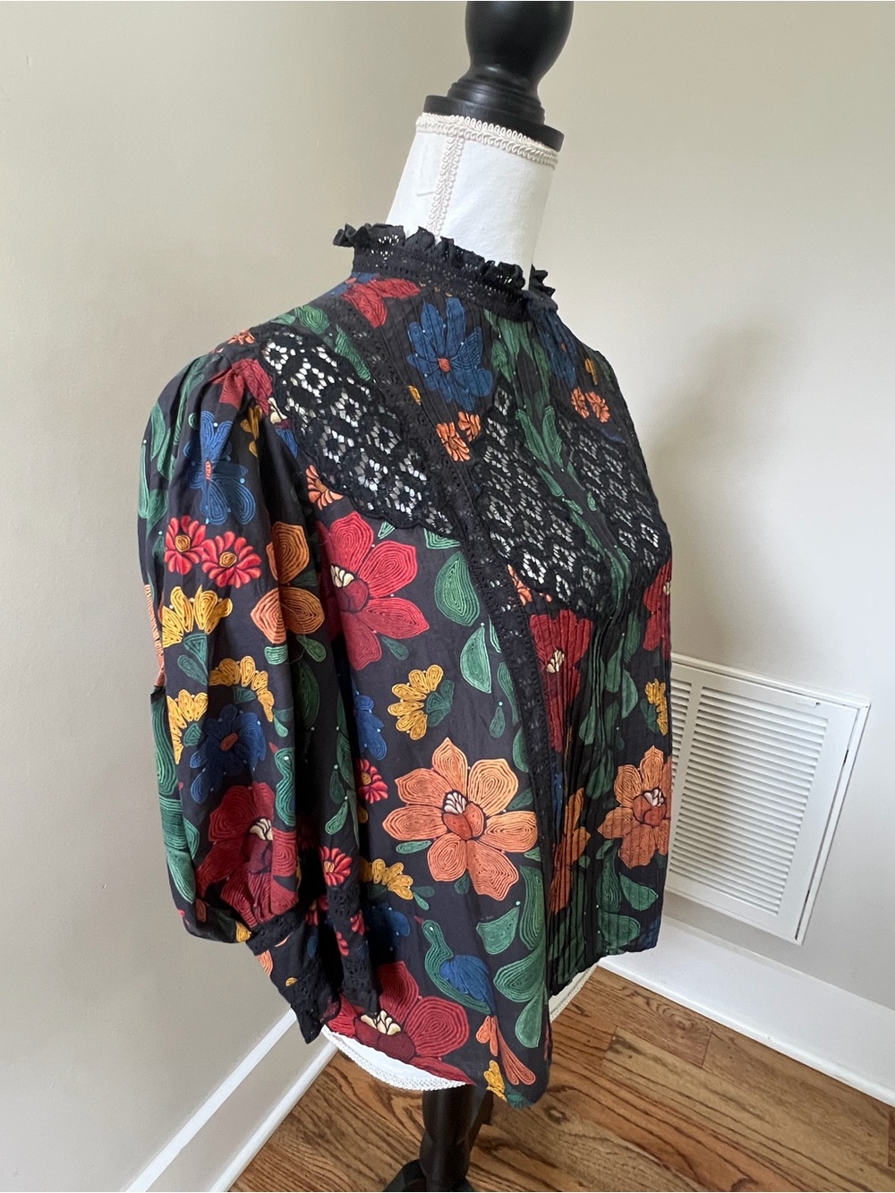 FARM Rio Stitched Garden Puff Sleeve Blouse - Picture 2 of 3